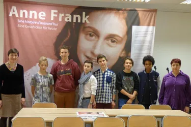 Une exposition sur Anne Frank au collège