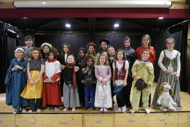 Dix-huit enfants s’épanouissent à l’atelier théâtre du CCAS