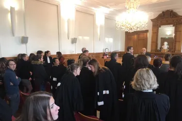 L'audience du tribunal administratif de Clermont-Ferrand perturbée