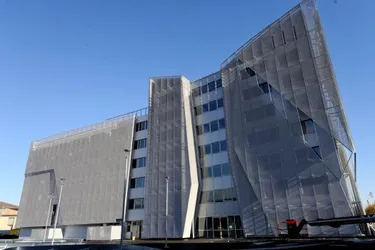 540 salariés déménagent dans ce nouvel immeuble de 14.000 m² à Clermont-Ferrand