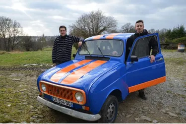 Grégoire Duhail a préparé son véhicule pour le 4L trophy dans la grange familiale du Cheix