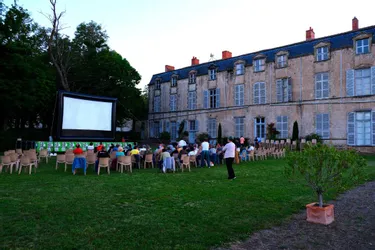 Les projections du film "De Nature Bourbonnaise" dans des cours de château de l'Allier annulées