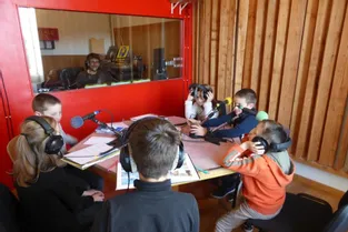 Les enfants font leur chronique radio