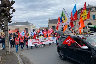 Réforme des retraites : 2.500 manifestants défilent dans le centre-ville de Guéret (Creuse)
