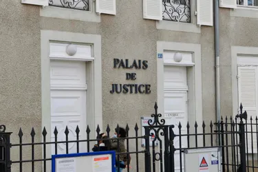 Condamné à huit mois de prison par le tribunal de Cusset (Allier) pour avoir menacé de mort sa mère sur Facebook