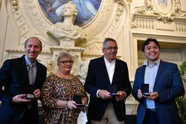 Qui sont les cinq personnalités locales à avoir reçu la médaille de la ville de Montluçon (Allier) ce 14 juillet 2021 ?