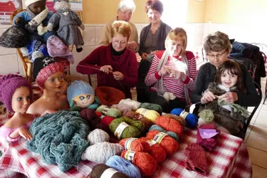 Elles tricotent pour le Téléthon 2013