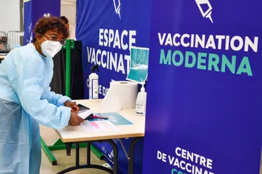 Non, les vaccins n'ont pas entraîné 1,4 million d'effets indésirables en Europe