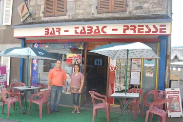 Laurence et Yoyo reprennent le bar-tabac