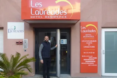 Rémi Verrier, gestionnaire de l'apparthôtel Les Lauréades, croit au potentiel touristique de Clermont-Ferrand