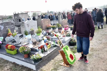Une cinquantaine de personnes, à Issoire, pour rendre hommage à Aurélien, poignardé à mort il y a un an