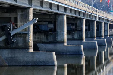Un recours gracieux lancé contre l’installation d’une centrale hydroélectrique au pied du pont-barrage de Vichy (Allier)