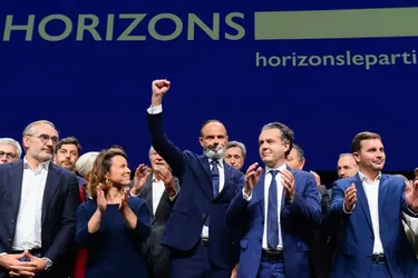 Hervé Prononce, le maire UDI du Cendre (Puy-de-Dôme), aux côtés d'Edouard Philippe pour le lancement du parti « Horizons »