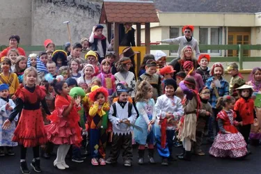Les écoliers de Saint-André ont sacrifié à la tradition du carnaval