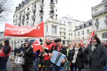 Malgré la pluie, la mobilisation contre le projet de réforme des retraites se poursuit à Vichy