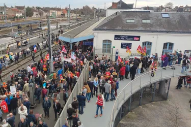 Le train Clermont-Paris bloqué par des manifestants à Moulins... retourne à Clermont !