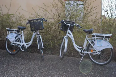 Deux vélos électriques sont mis à la disposition des Saint-Yorrais