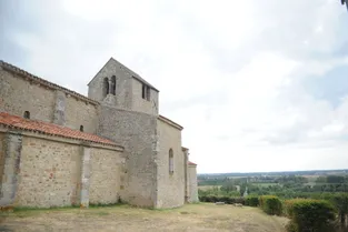 Sous les voûtes des petites églises à l'ouest de Moulins (Allier)