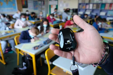 Une nouvelle génération de balises et sirènes équipe les écoles élémentaires d'Issoire (Puy-de-Dôme)