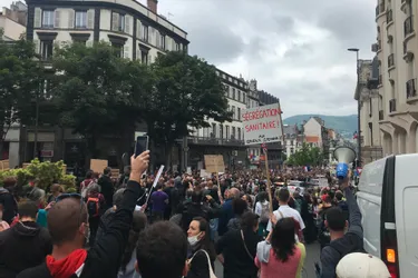 Entre 1.700 et 2.500 personnes ont défilé à Clermont-Ferrand contre le pass sanitaire