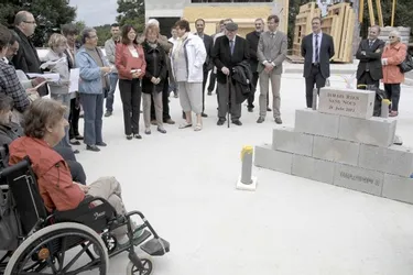 Pose symbolique de la première pierre du foyer de vie pour personnes handicapées vieillissantes