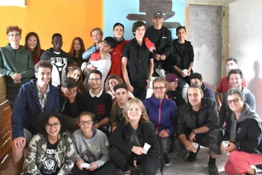 Un chantier international de bénévoles a permis de créer un foyer pour les jeunes à Saint-Amant-Roche-Savine