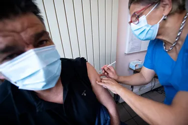 Une nouvelle étape va être franchie dans la campagne de vaccination à Riom avec l'ouverture d'un centre à Volvic (Puy-de-Dôme)