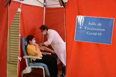 Une cinquantaine de personnes vaccinées contre le Covid-19 lors du lancement du centre ouvert à Riom