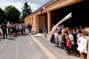 La commune de la Montagne bourbonnaise a dénommé son établissement scolaire, hier
