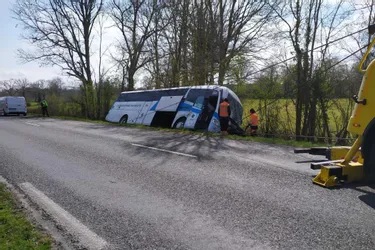 Accident de bus à Bézenet (Allier) : deux personnes légèrement blessées transportées à l'hôpital de Montluçon