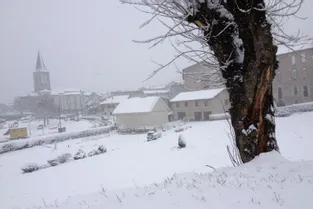 Nouvelle (et dernière ?) offensive de la neige autour d'Ambert
