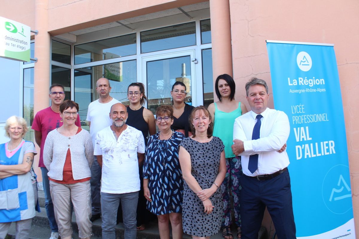 Forte Hausse Des Effectifs Et Tenue Commune Tous Les l ves Au Lyc e 