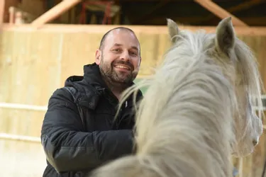 Éric Combes propose des cours de développement personnel grâce au ressenti des chevaux