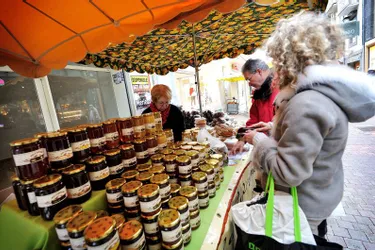 La traditionnelle foire au miel se poursuit aujourd’hui rue du 11-novembre
