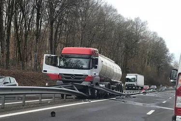 Un camion-citerne accidenté sur la RN 141 à Landouge