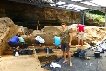 Cet étudiant en archéologie profite de l'été pour creuser ses connaissances