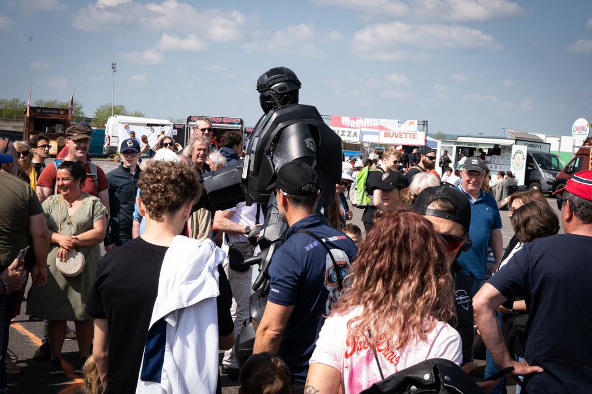 Opération séduction lors des Classic Days à Magny-Cours de la part de la police nationale