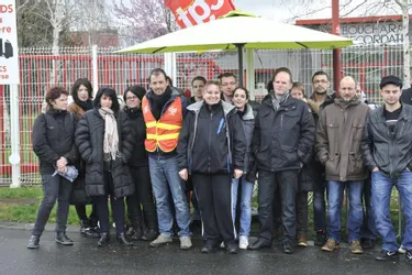 Les grévistes réclament 30 euros pour chaque salarié