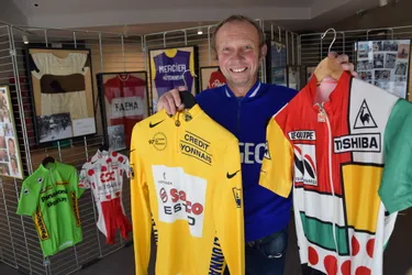 Il détient 4.200 maillots de cyclistes professionnels : un collectionneur expose ses plus belles tuniques à Riom