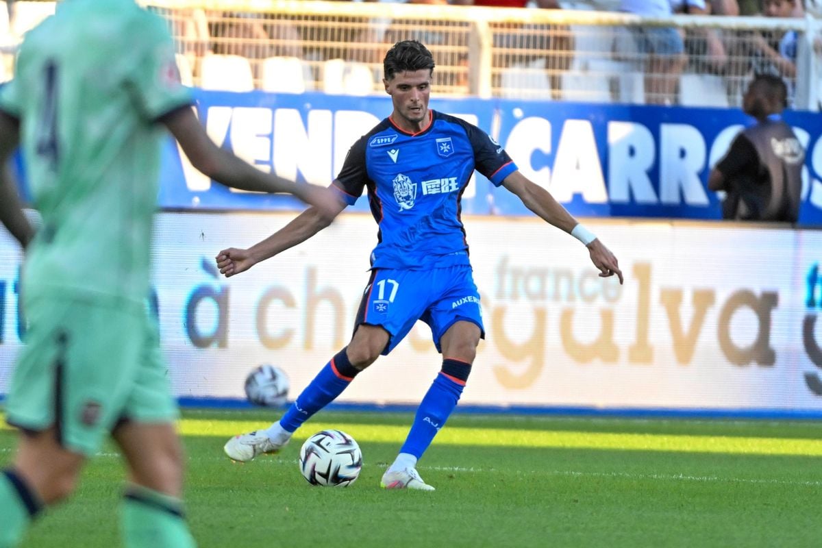 Titulaire à Rennes, Oussama El Azzouzi a réalisé ses vrais débuts avec l'AJ Auxerre