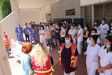 En grève ce jeudi, les professionnels du centre hospitalier d'Issoire demandent plus de moyens