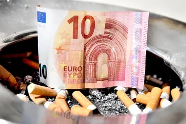 Le paquet de cigarettes bientôt à 10 euros : quelle évolution depuis 1990 ? Est-ce vraiment moins cher ailleurs ?
