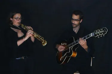 Duo saxophone et guitare en concert