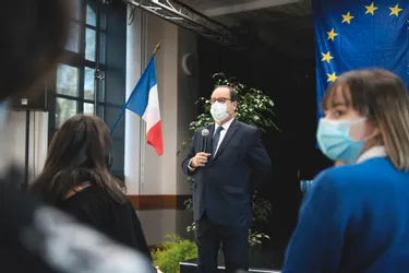 À Aurillac (Cantal), François Hollande a rencontré lycéens et lauréats de sa fondation La France s'engage