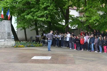 Une chorale de quarante-cinq enfants a entonné le « chant des Partisans »