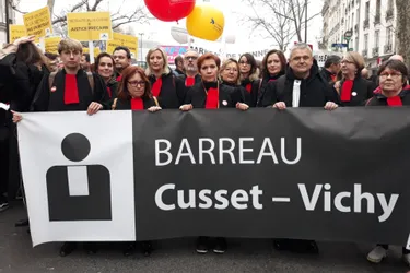 Réforme des retraites : des avocats du barreau de Cusset-Vichy ont manifesté à Paris