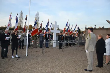 Un hommage aux morts pour la France au carré militaire