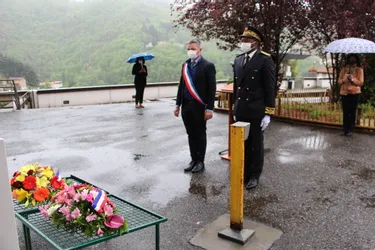 Quelle était cette cérémonie, lundi soir, sur l’esplanade des Droits de l’Homme à Thiers (Puy-de-Dôme) ?