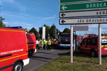 Accident entre un bus et une voiture à Clermont-Ferrand : dix passagers légèrement blessés