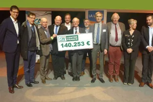 140.000 € pour la Ligue contre le cancer remis à Axel Kahn à Clermont-Ferrand